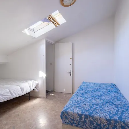 Daire Duplex 150 M De St Cyprien *